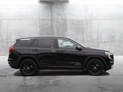 Used 2024 GMC Terrain SLE image 5