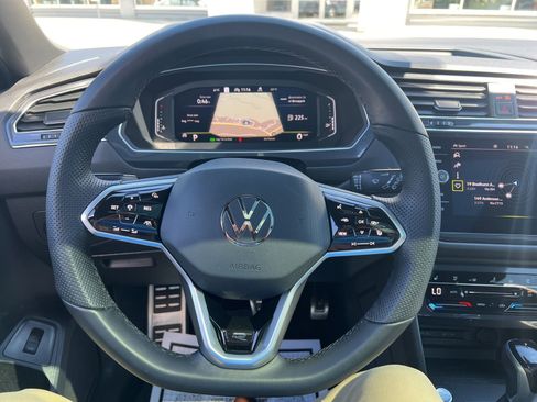 Used 2022 Volkswagen Tiguan SEL R-Line image 22