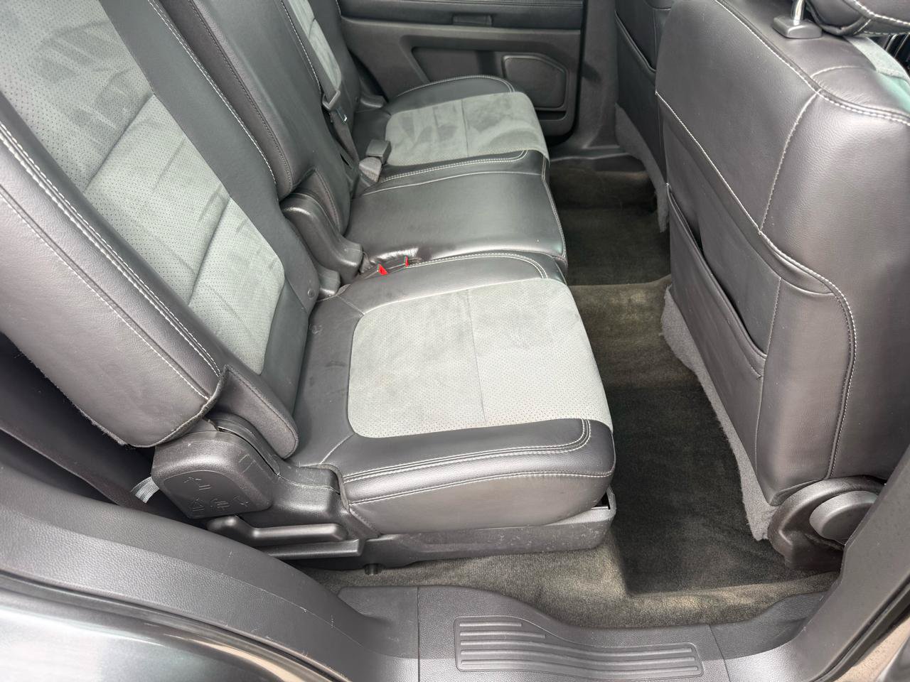 Used 2015 Ford Explorer XLT w/ Equipment Group 202B AWD/4WD image 43