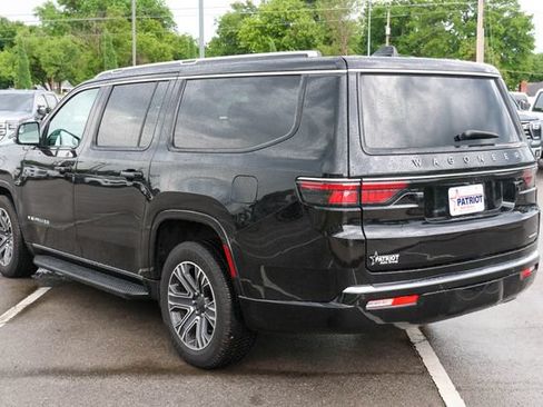 Used 2024 Jeep Wagoneer L Series II w/ Flexible Seating Group AWD/4WD image 5