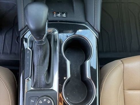 Used 2023 Chevrolet Blazer Premier image 9