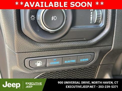 Used 2024 Jeep Wrangler Unlimited image 12