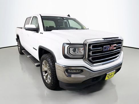 Used 2017 GMC Sierra 1500 SLE w/ SLE Value Package AWD/4WD image 4