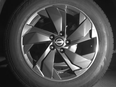 Used 2025 Nissan Rogue SV FWD image 14