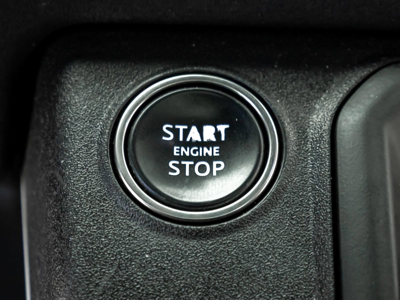 Used 2023 Land Rover Defender 130 X-Dynamic SE AWD/4WD image 18