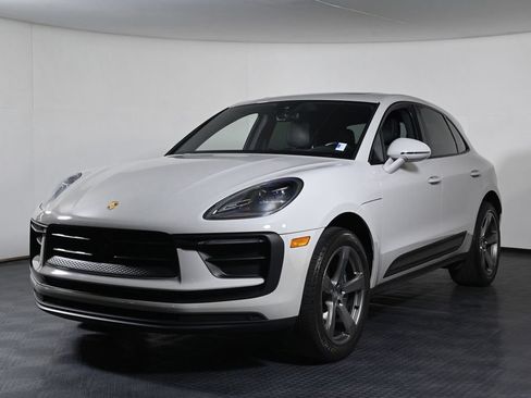 Used 2023 Porsche Macan AWD/4WD image 1
