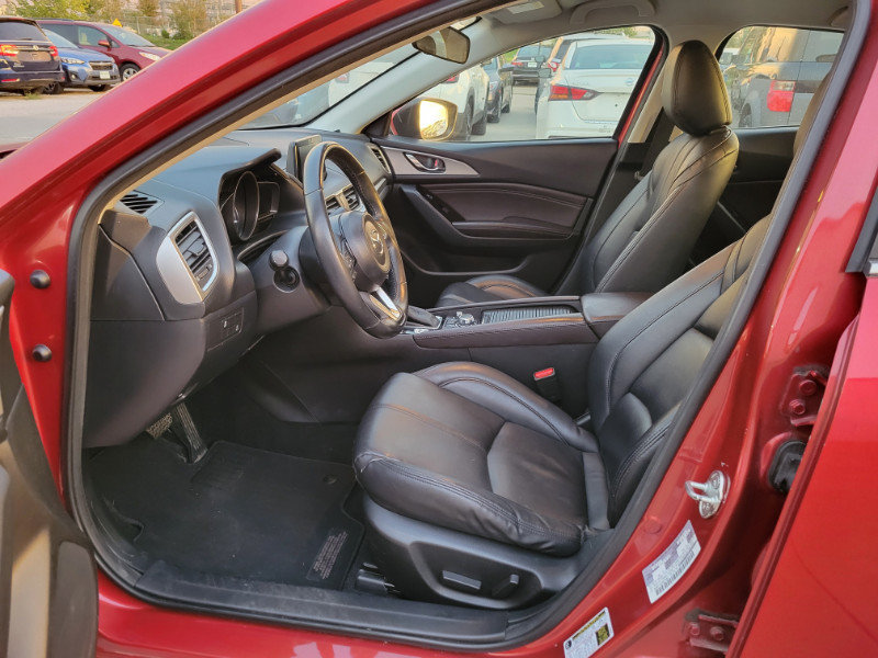 Used 2018 MAZDA MAZDA3 Touring FWD image 19