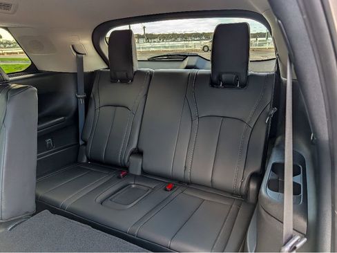 Used 2023 INFINITI QX60 Luxe image 12