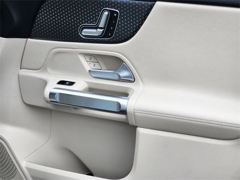 Certified 2025 Mercedes-Benz GLB 250 4MATIC image 17