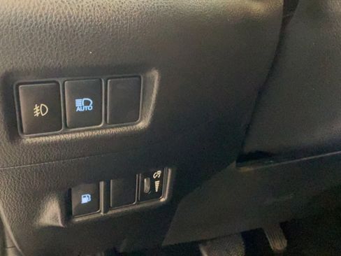 Used 2018 Toyota C-HR XLE FWD image 22