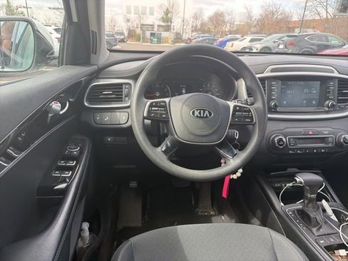 Used 2019 Kia Sorento LX image 7