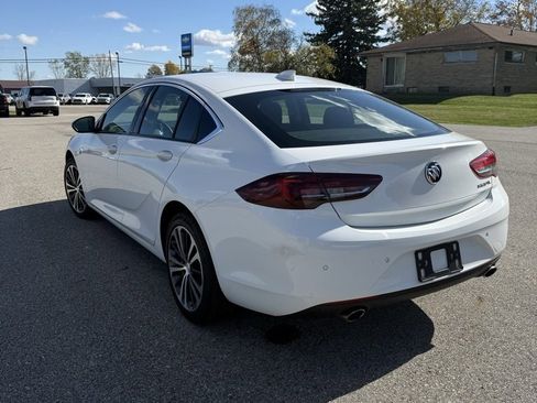 Used 2019 Buick Regal Preferred w/ Driver Confidence Package I image 3
