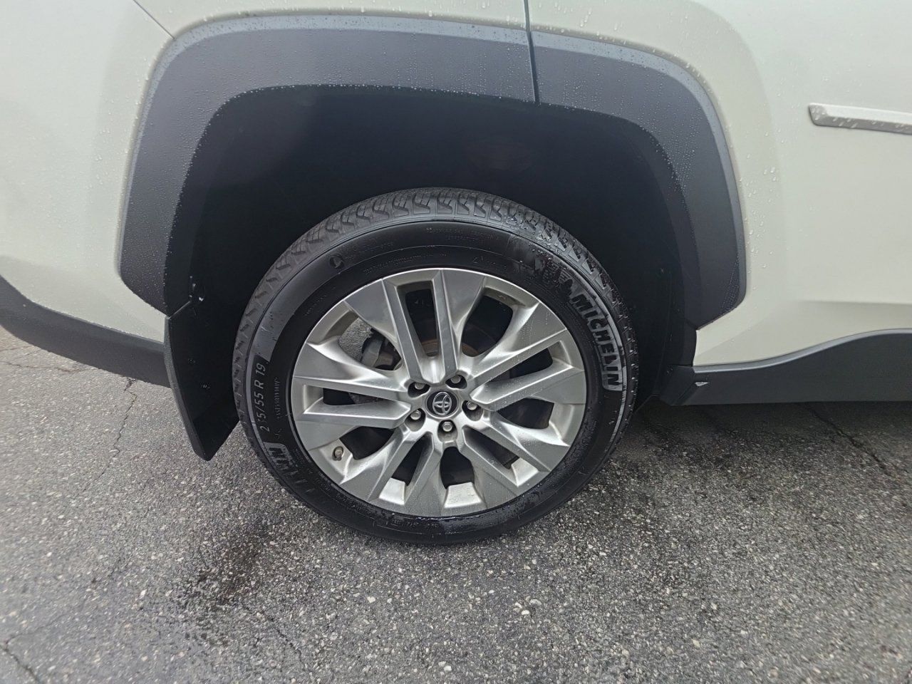Used 2019 Toyota RAV4 Limited w/ Cold Weather Package AWD/4WD image 10