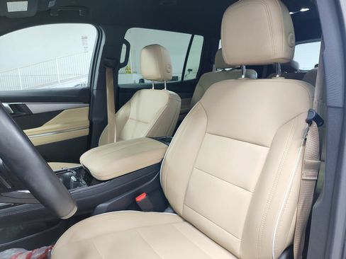 Used 2025 Buick Enclave Preferred w/ Power Package FWD image 10