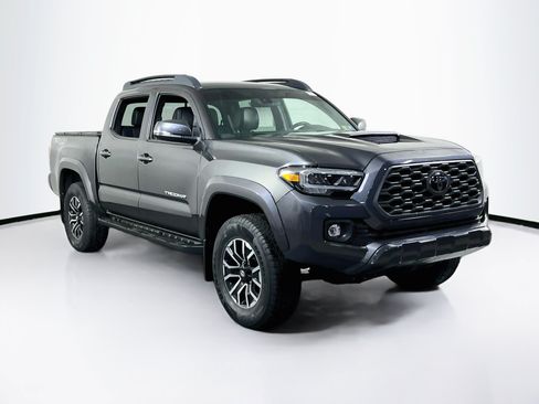 Used 2020 Toyota Tacoma TRD Sport w/ TRD Premium Sport Package AWD/4WD image 3