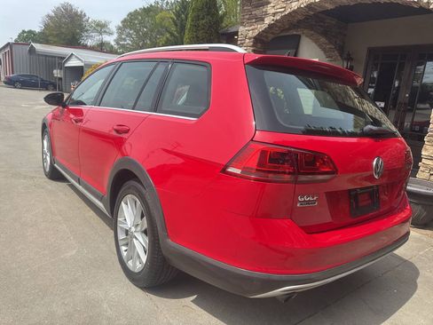 Used 2017 Volkswagen Golf Alltrack S AWD/4WD image 3