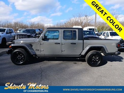 Certified 2022 Jeep Gladiator Sport image 3