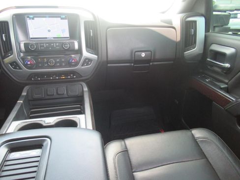 Used 2019 GMC Sierra 2500 SLT w/ Duramax Plus Package AWD/4WD image 17