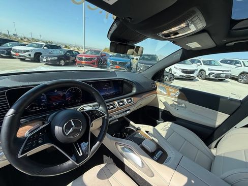 Used 2025 Mercedes-Benz GLS 450 4MATIC image 12