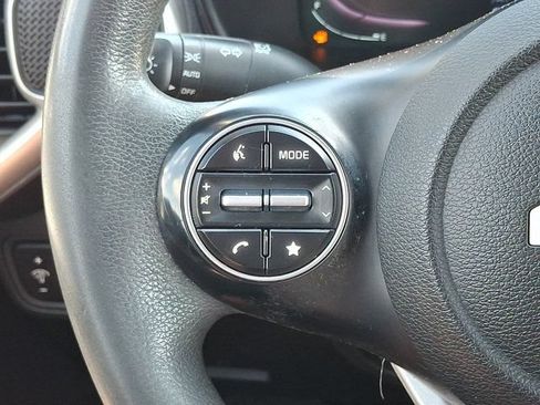 Used 2023 Kia Soul LX w/ LX Technology Package FWD image 25