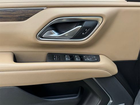 Used 2022 Chevrolet Suburban Premier image 12