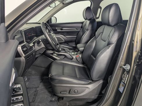 Used 2024 Kia Telluride S FWD image 12