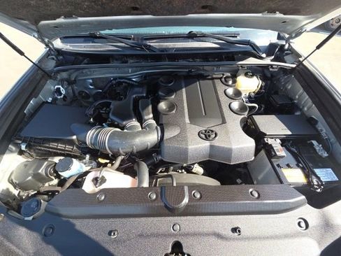 Used 2022 Toyota 4Runner SR5 AWD/4WD image 13
