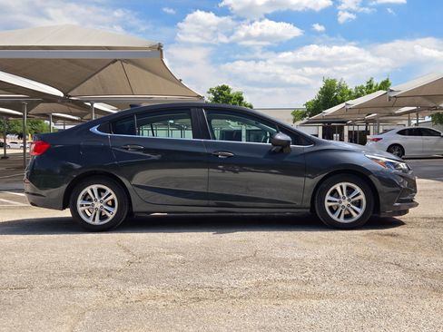 Used 2017 Chevrolet Cruze LT w/ Convenience Package FWD image 3