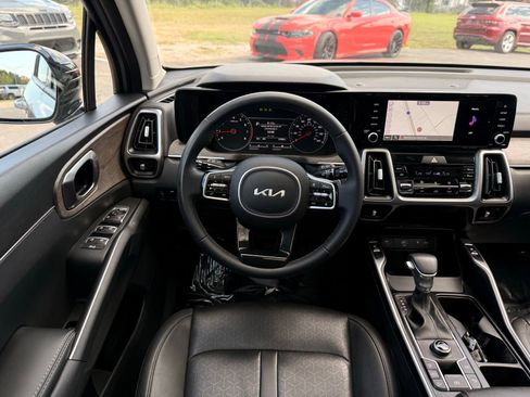 Used 2023 Kia Sorento EX w/ Panoramic Sunroof Package image 35
