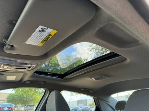 Used 2025 Hyundai Elantra SEL image 30