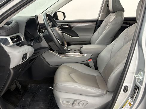 Used 2023 Toyota Highlander Platinum FWD image 32