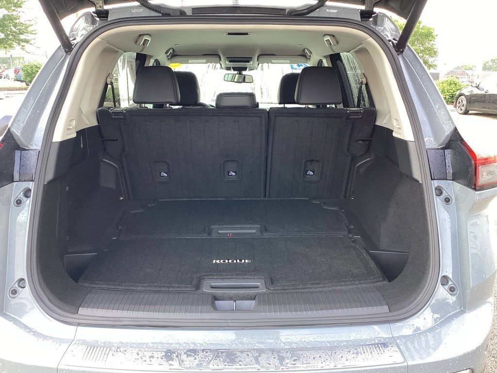 Used 2024 Nissan Rogue SL AWD/4WD image 12