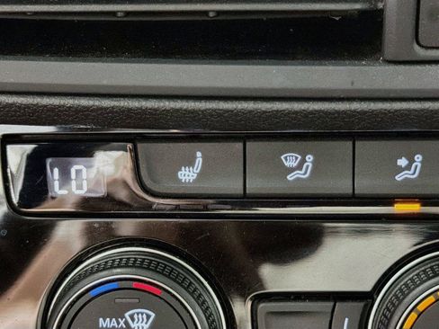 Used 2022 Volkswagen Jetta SE FWD image 18