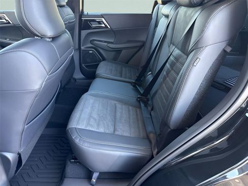 New 2026 Mitsubishi Outlander LE FWD image 28