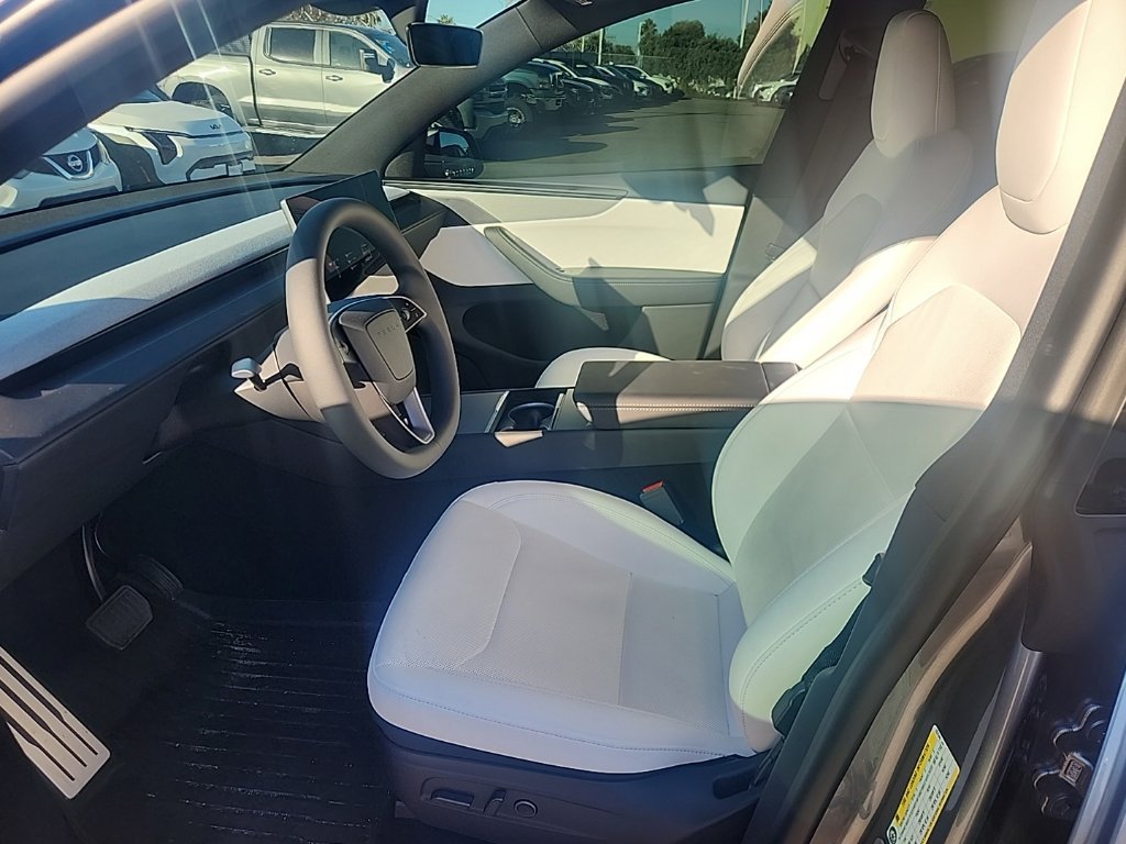 Used 2026 Tesla Model Y Long Range RWD image 18