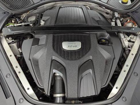 Used 2017 Porsche Panamera 4 AWD/4WD image 30