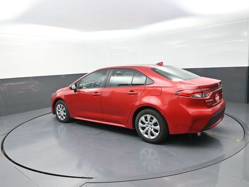 Used 2021 Toyota Corolla LE FWD image 40