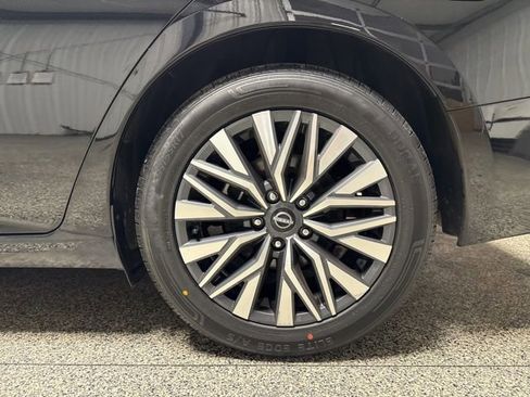 Used 2024 Nissan Altima 2.5 SV FWD image 16