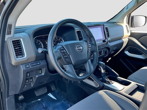 Used 2022 Nissan Frontier SV image 9