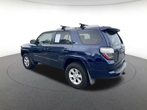 Used 2017 Toyota 4Runner SR5 AWD/4WD image 3