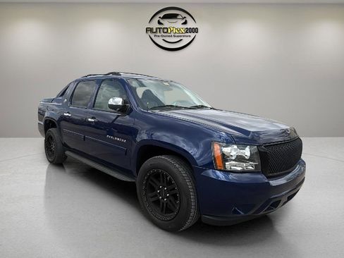 Used 2013 Chevrolet Avalanche LT w/ All-Star Edition image 2