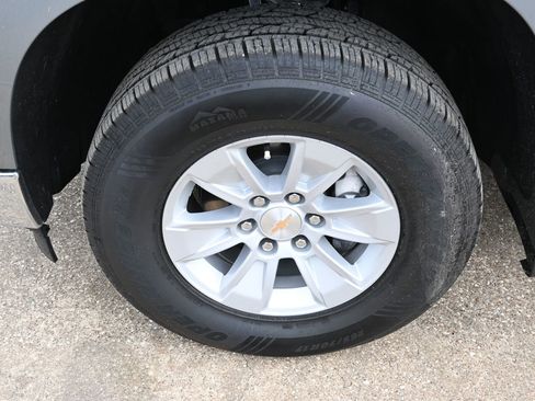 Used 2025 Chevrolet Silverado 1500 LT image 2