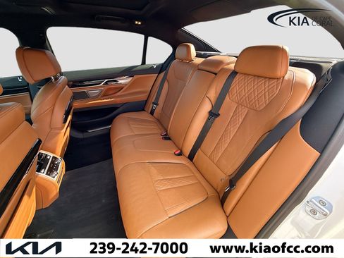 Used 2019 BMW 750i xDrive 750i xDrive w/ M Sport Package image 21