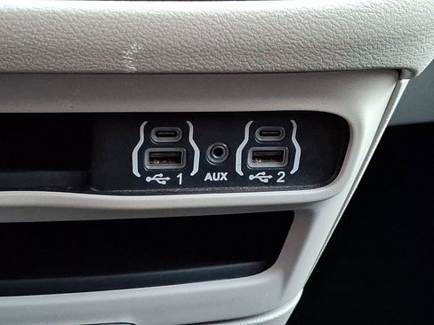 Used 2023 Chrysler Voyager LX FWD image 25