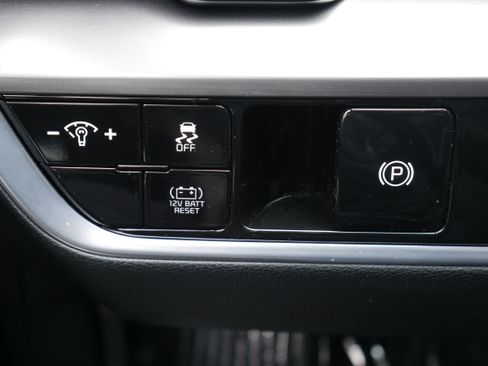 Certified 2025 Kia Sportage EX AWD/4WD image 30