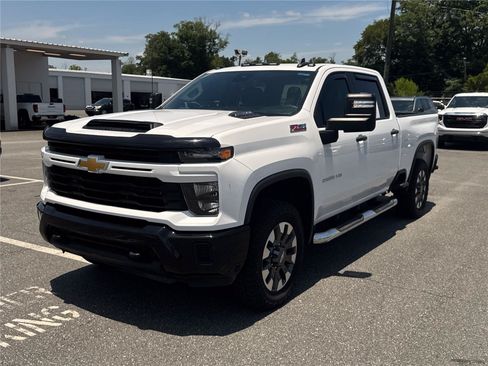 Used 2024 Chevrolet Silverado 2500 Custom w/ Custom Value Package AWD/4WD image 8
