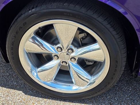 Used 2014 Dodge Challenger R/T RWD image 10