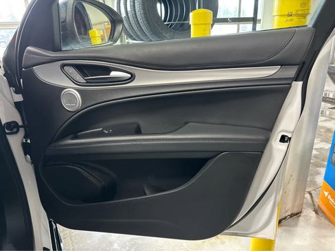Used 2024 Alfa Romeo Stelvio Veloce image 41