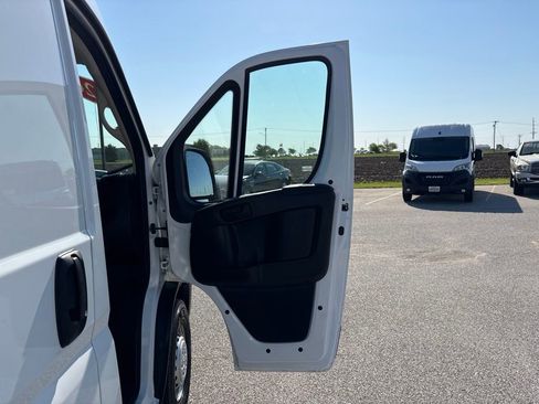Used 2026 RAM ProMaster 2500 w/ Convenience Group FWD image 17
