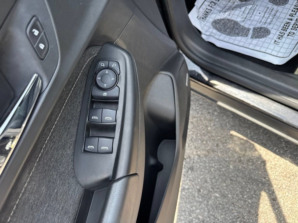 Used 2021 Chevrolet TrailBlazer ACTIV w/ Technology Package FWD image 12